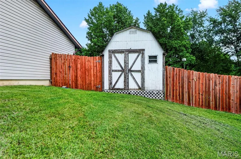 20 Sandalwood Court, St Charles, MO 63304 — listing photo 29 of 35