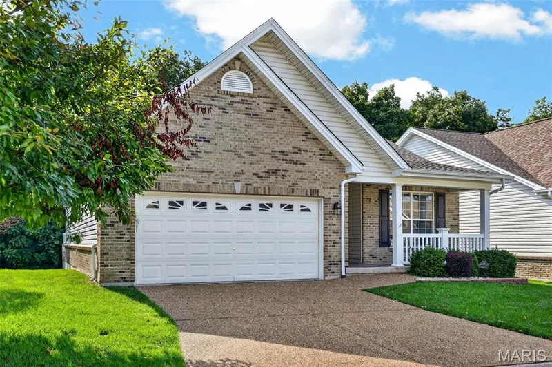 415 Newport Drive, St Peters, MO 63376 — listing photo 2 of 44