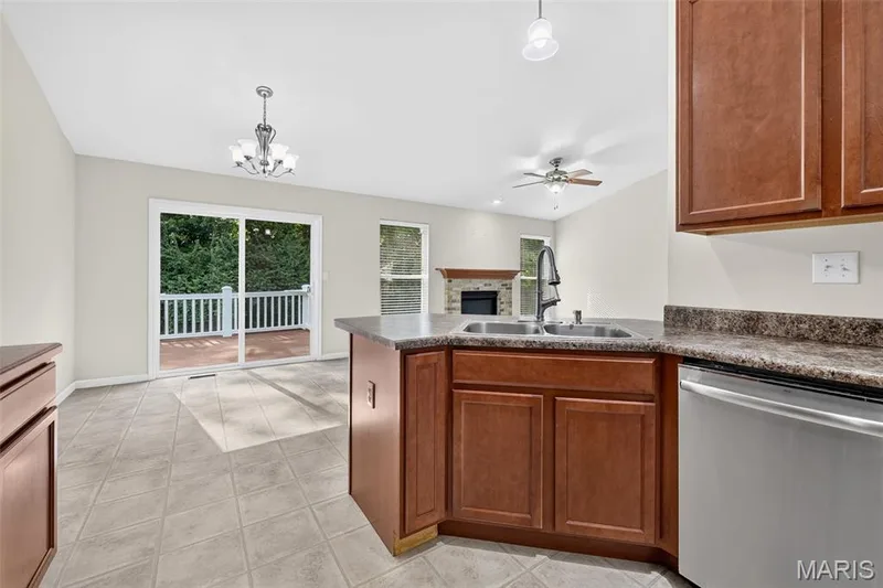 415 Newport Drive, St Peters, MO 63376 — listing photo 17 of 44