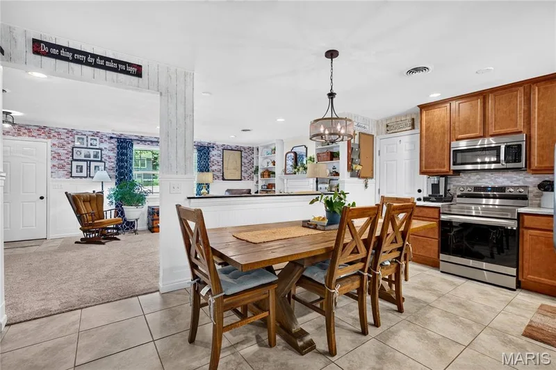 802 Barbara Place, O'Fallon, MO 63366 — listing photo 14 of 37