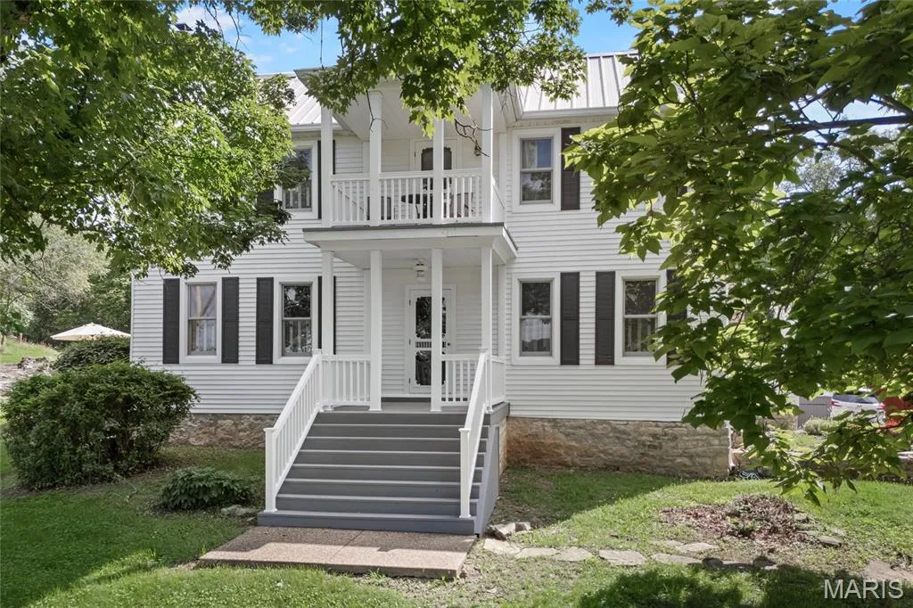 1415 Highway F, Defiance, MO 63341 — listing photo 1 of 96