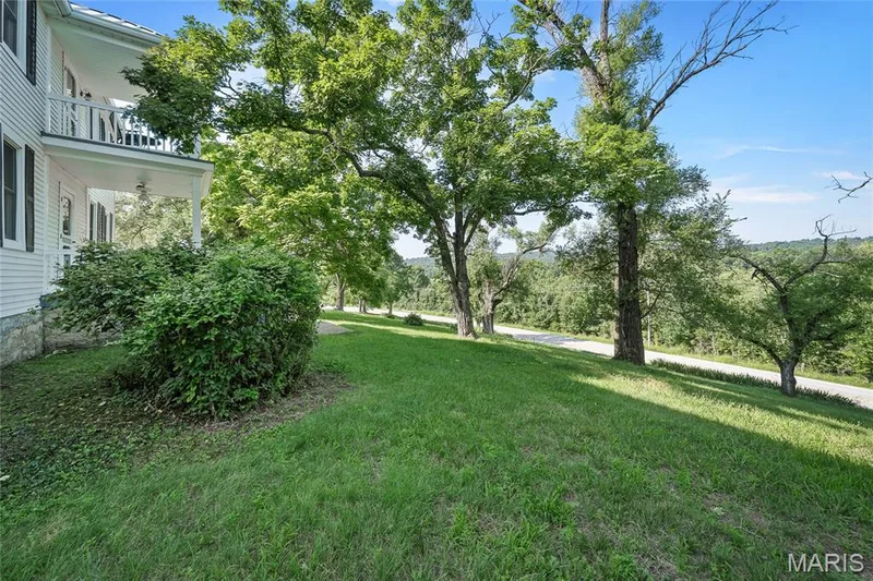 1415 Highway F, Defiance, MO 63341 — listing photo 5 of 96