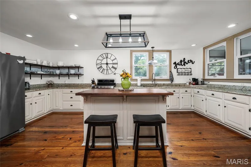 1415 Highway F, Defiance, MO 63341 — listing photo 15 of 96