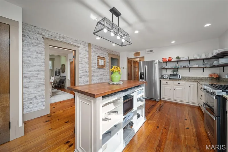 1415 Highway F, Defiance, MO 63341 — listing photo 17 of 96