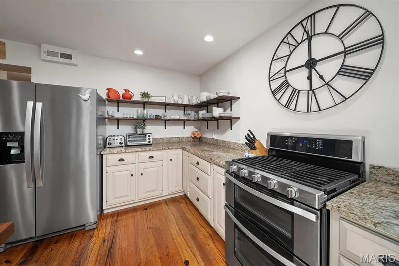 1415 Highway F, Defiance, MO 63341 — listing photo 18 of 96