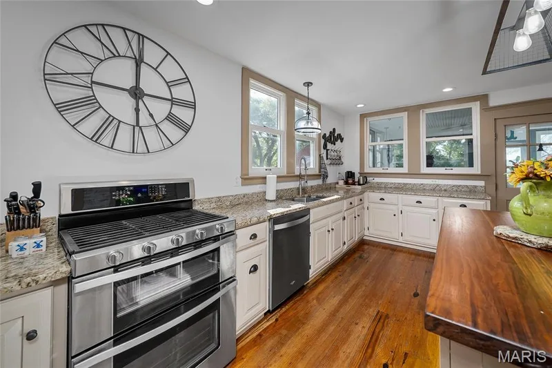 1415 Highway F, Defiance, MO 63341 — listing photo 19 of 96