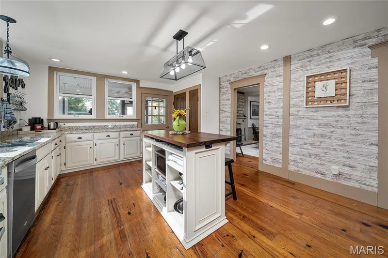 1415 Highway F, Defiance, MO 63341 — listing photo 20 of 96