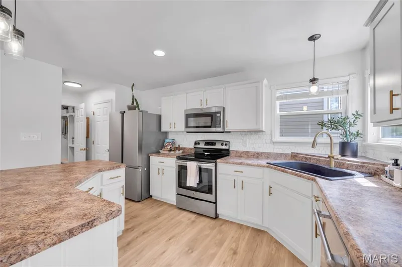 Plenty of space for the chef in this kitchen — 202 Wyndtrace Court, Lake St. Louis, MO 63367