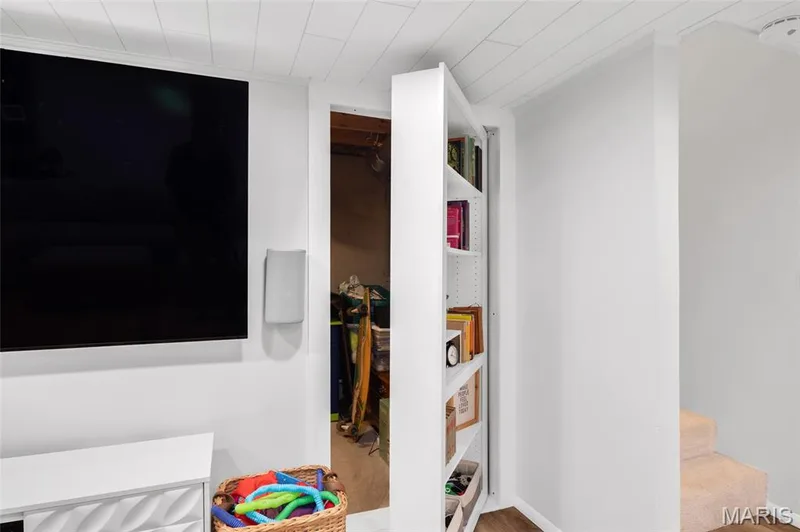 Cool hidden storage room! — 202 Wyndtrace Court, Lake St. Louis, MO 63367