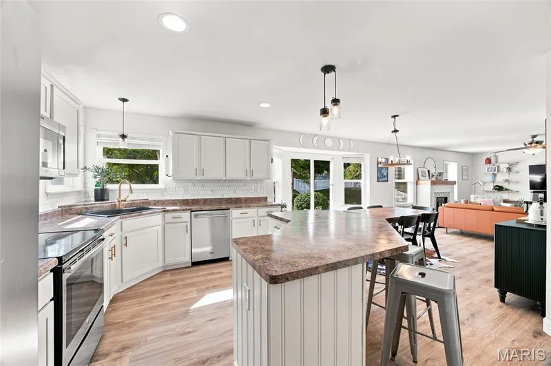 202 Wyndtrace Court, Lake St. Louis, MO 63367 — listing photo 9 of 56