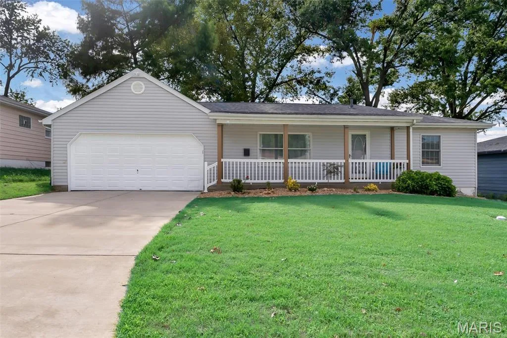 120 Country Life Drive, O'Fallon, MO 63366 — listing photo 1 of 29