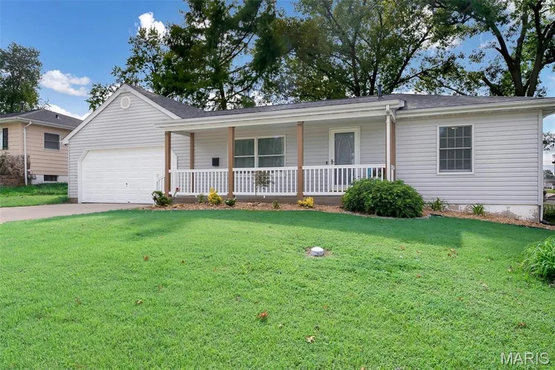 120 Country Life Drive, O'Fallon, MO 63366 — listing photo 2 of 29