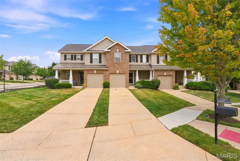 53 Country Village Court, O'Fallon, MO 63367 — listing photo 3 of 28