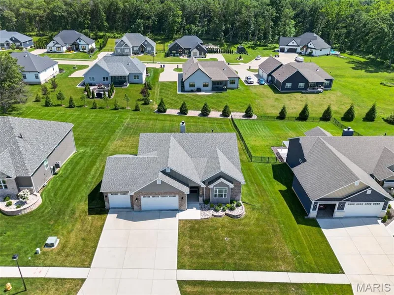 106 Stone Canyon Boulevard, Foristell, MO 63348 — listing photo 3 of 42