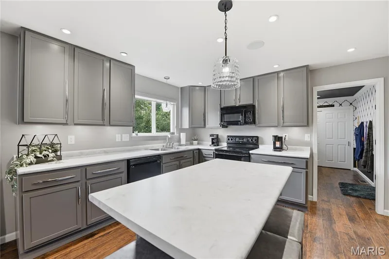Updated spacious kitchen with oversized center island — 539 Sunshine Brook Drive, Wentzville, MO 63385