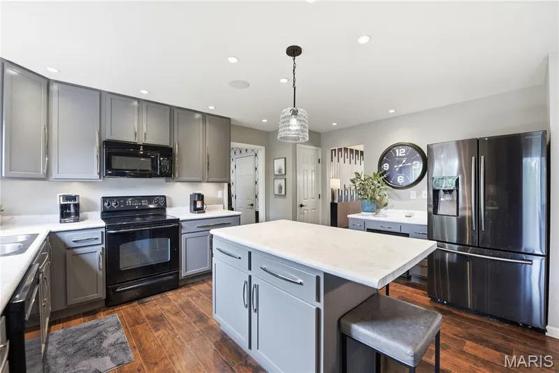 Generous island and plentiful cabinetry — 539 Sunshine Brook Drive, Wentzville, MO 63385
