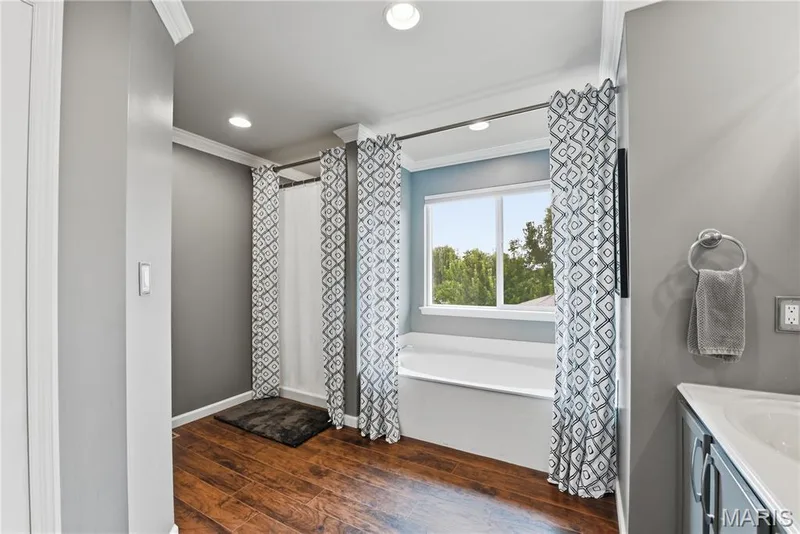 Relaxing soaking tub and separate shower — 539 Sunshine Brook Drive, Wentzville, MO 63385
