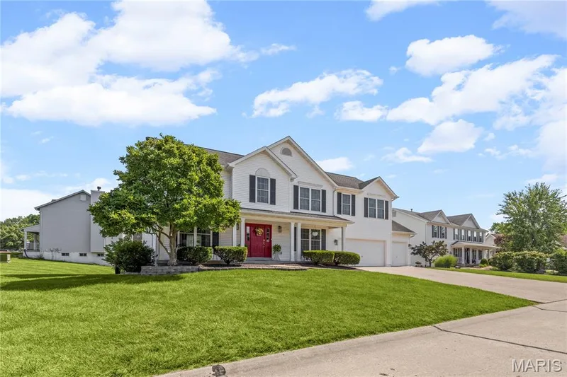 32 Lisa Nicole Court, St Peters, MO 63376 — listing photo 2 of 37