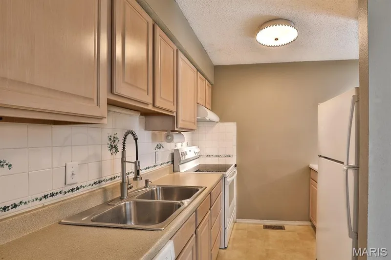 139 Condor Court #139, St Charles, MO 63303 — listing photo 9 of 36
