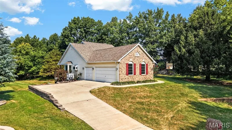1 Big Bluff Court, St Charles, MO 63304 — listing photo 2 of 61