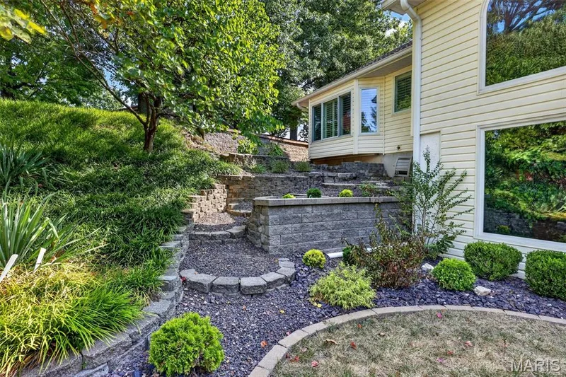 1 Big Bluff Court, St Charles, MO 63304 — listing photo 10 of 61