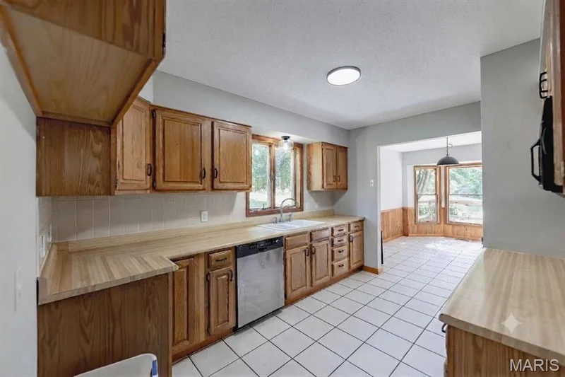 6 Deer Creek Drive, O'Fallon, MO 63366 — listing photo 5 of 25