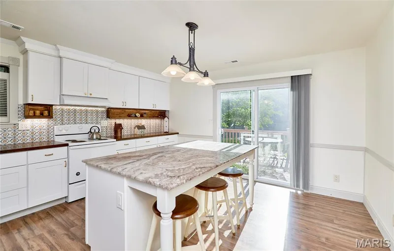 Kitchen with Eat-in Kitchen — 18505 Wild Horse Creek Road, Wildwood, MO 63005