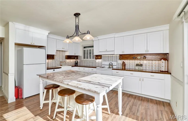 Kitchen with Eat-in Kitchen — 18505 Wild Horse Creek Road, Wildwood, MO 63005
