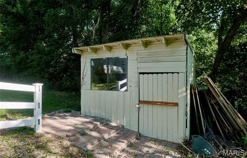 Barn — 18505 Wild Horse Creek Road, Wildwood, MO 63005