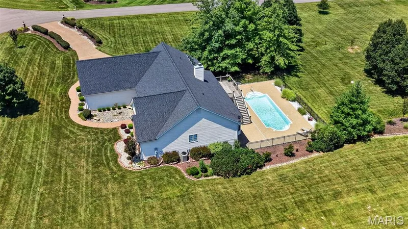 512 Meadowfield Lane, Wentzville, MO 63385 — listing photo 2 of 45