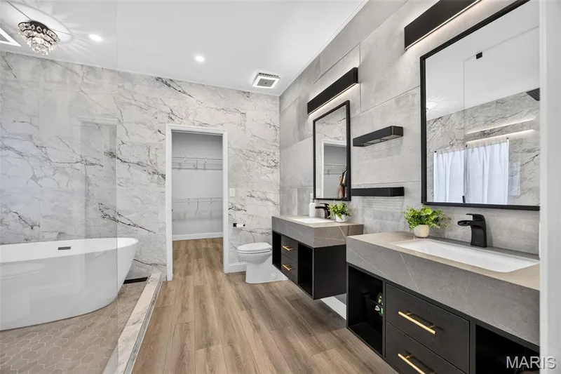 Ensuite like a Luxury Hotel! — 512 Meadowfield Lane, Wentzville, MO 63385