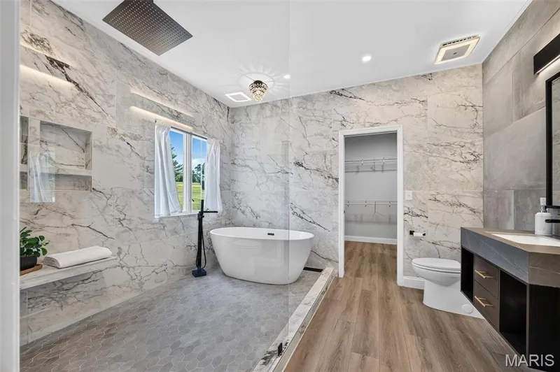 Your very Own SPA to relax & enjoy everyday! — 512 Meadowfield Lane, Wentzville, MO 63385