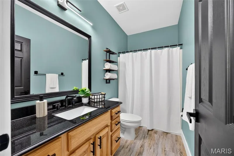 Full Bath for Bedrooms 2 and 3 — 512 Meadowfield Lane, Wentzville, MO 63385