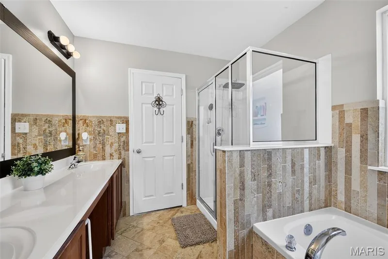Separate shower and soaking tub — 743 Springfield Drive, Wentzville, MO 63385