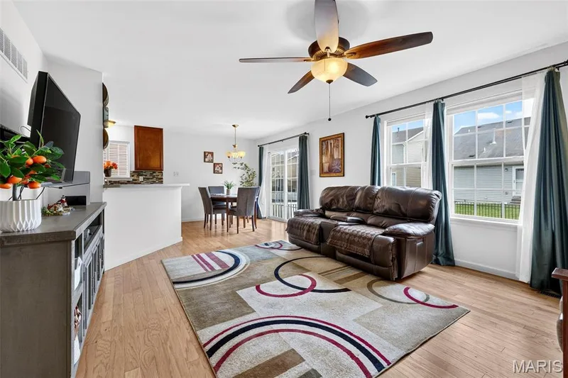 3128 Timberlodge Landing, St Charles, MO 63301 — listing photo 7 of 31