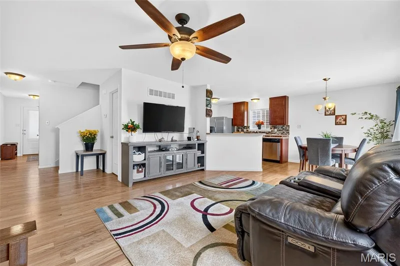 3128 Timberlodge Landing, St Charles, MO 63301 — listing photo 8 of 31
