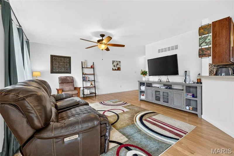 3128 Timberlodge Landing, St Charles, MO 63301 — listing photo 9 of 31