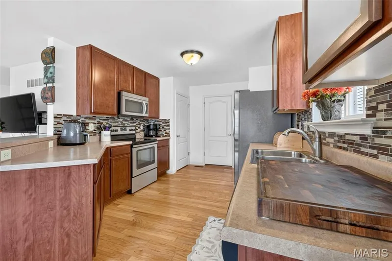 3128 Timberlodge Landing, St Charles, MO 63301 — listing photo 10 of 31
