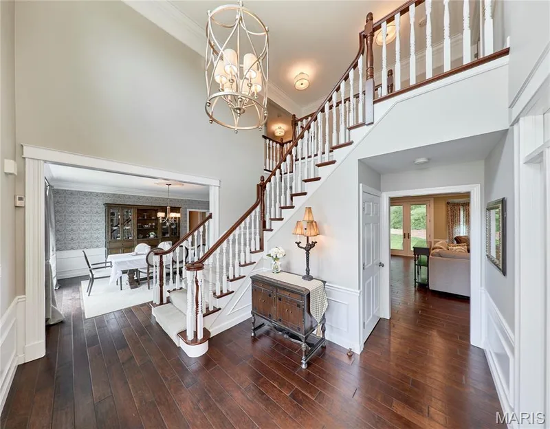 2 Story Entry Foyer — 2323 Wellington Estates Drive, Chesterfield, MO 63017
