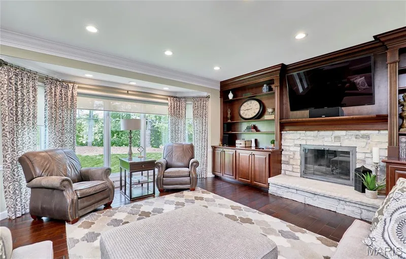 2323 Wellington Estates Drive, Chesterfield, MO 63017 — listing photo 3 of 70