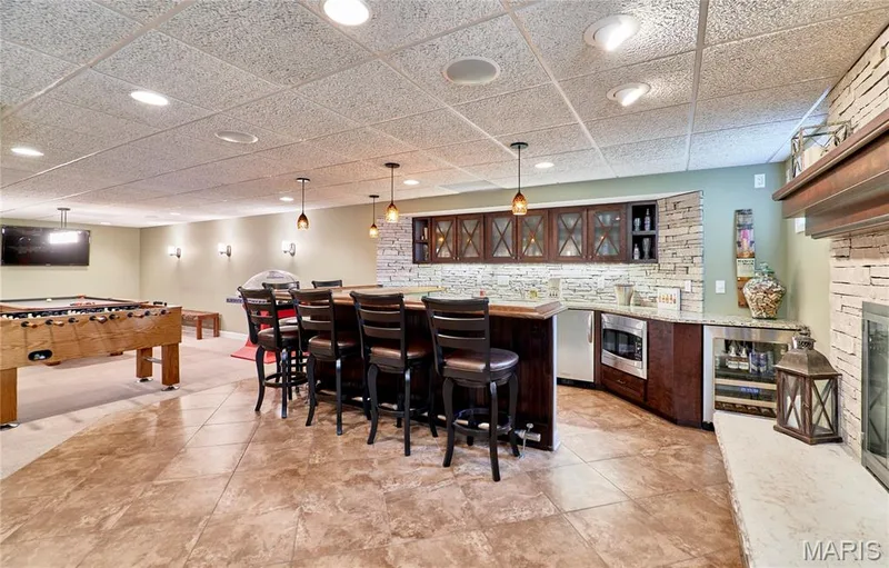 2323 Wellington Estates Drive, Chesterfield, MO 63017 — listing photo 4 of 70