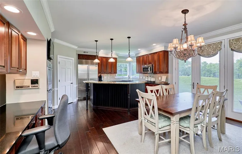 Large planning desk — 2323 Wellington Estates Drive, Chesterfield, MO 63017