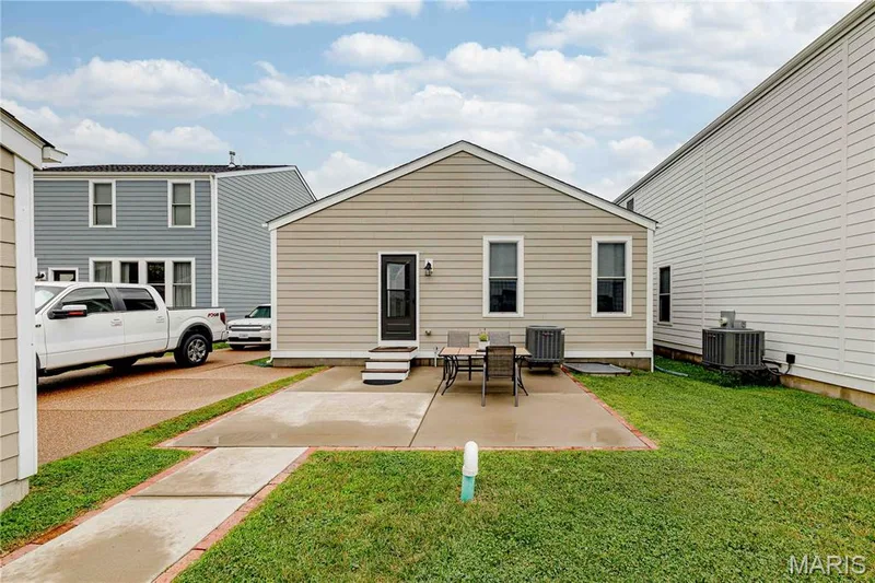 3405 Simeon Bunker Street, St Charles, MO 63301 — listing photo 4 of 32