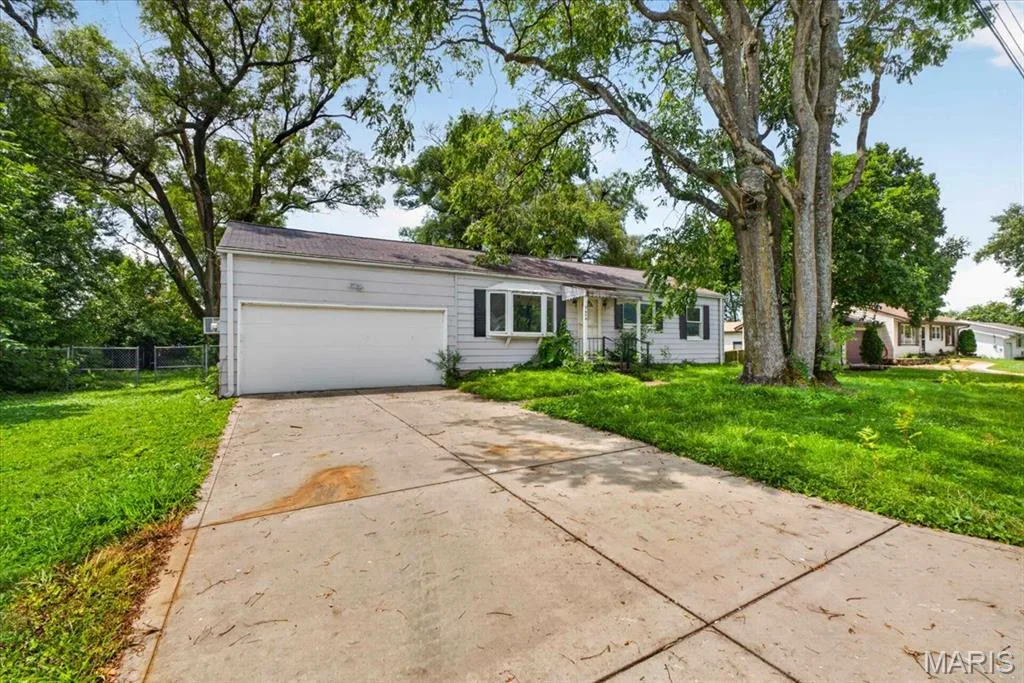 2610 Susan Avenue, St Charles, MO 63301 — listing photo 1 of 16