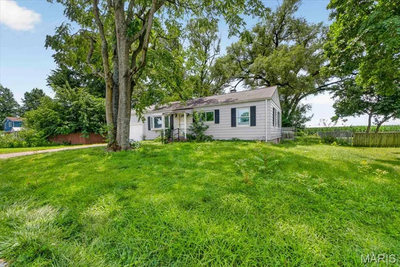 2610 Susan Avenue, St Charles, MO 63301 — listing photo 2 of 16