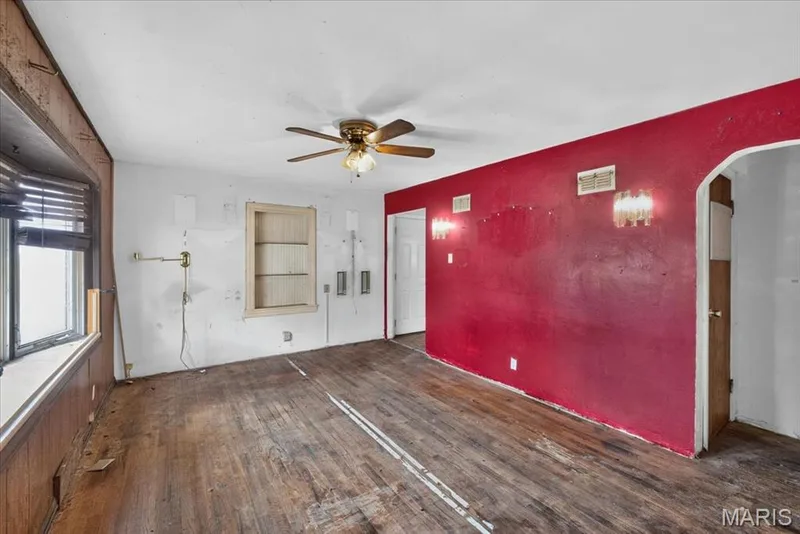 2610 Susan Avenue, St Charles, MO 63301 — listing photo 3 of 16