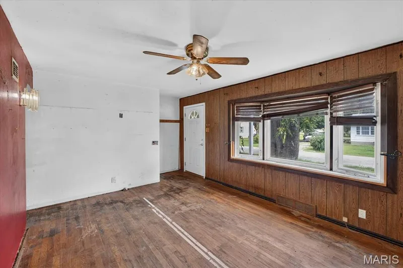 2610 Susan Avenue, St Charles, MO 63301 — listing photo 4 of 16