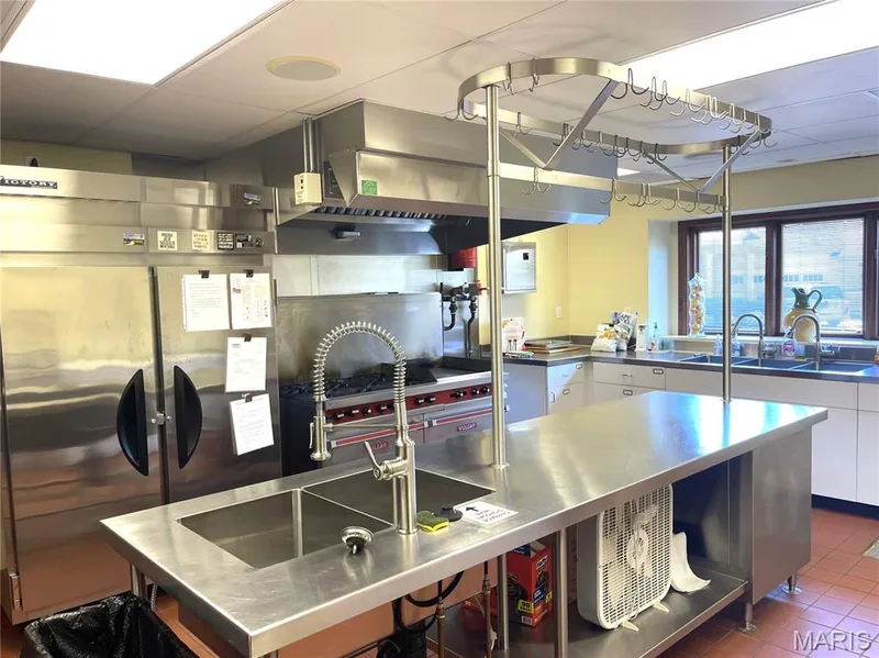 CLUBHOUSE KITCHEN! — 253 Meadows Of Wildwood Boulevard, Grover, MO 63040