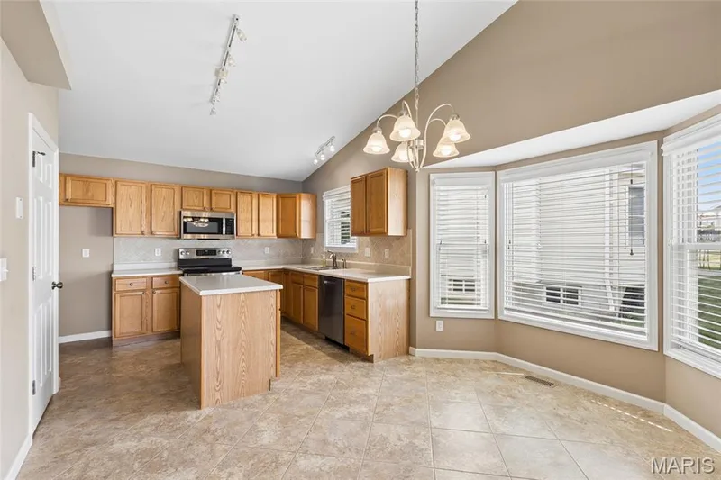 2817 Grand Slam Drive, O'Fallon, MO 63366 — listing photo 8 of 27