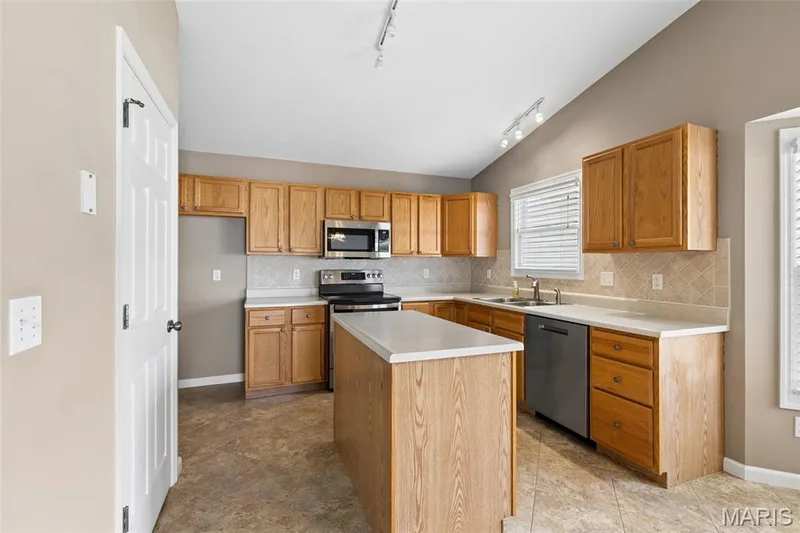 2817 Grand Slam Drive, O'Fallon, MO 63366 — listing photo 9 of 27